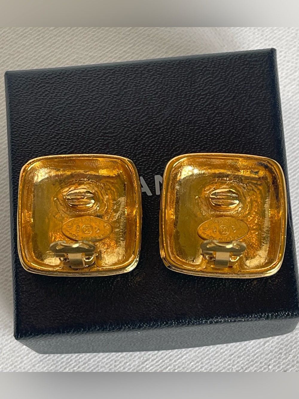 VINTAGE CHANEL 24K GOLD PLATED DIAMOND QUILTED SQUARE CLIP-ON EARRINGS FRANCE - Picture 10 of 14